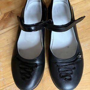 Uniform leather shoes for your girl
